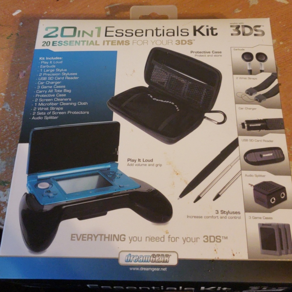 20 in 1 essentials kit for 3DS by dreamgear